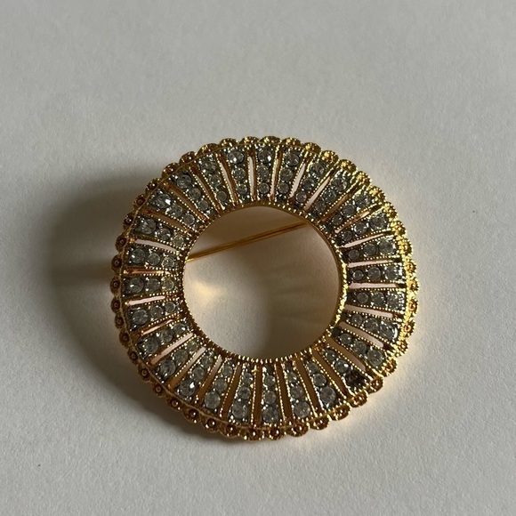 Vintage JBK Gold Plated Rhinestone Circle Brooch - Picture 2 of 4